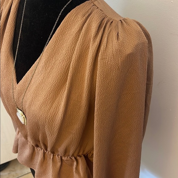 Express | Women’s Brown Plunge V-Neck Billowy Sleeve Peplum Top Size Small - Picture 3 of 7
